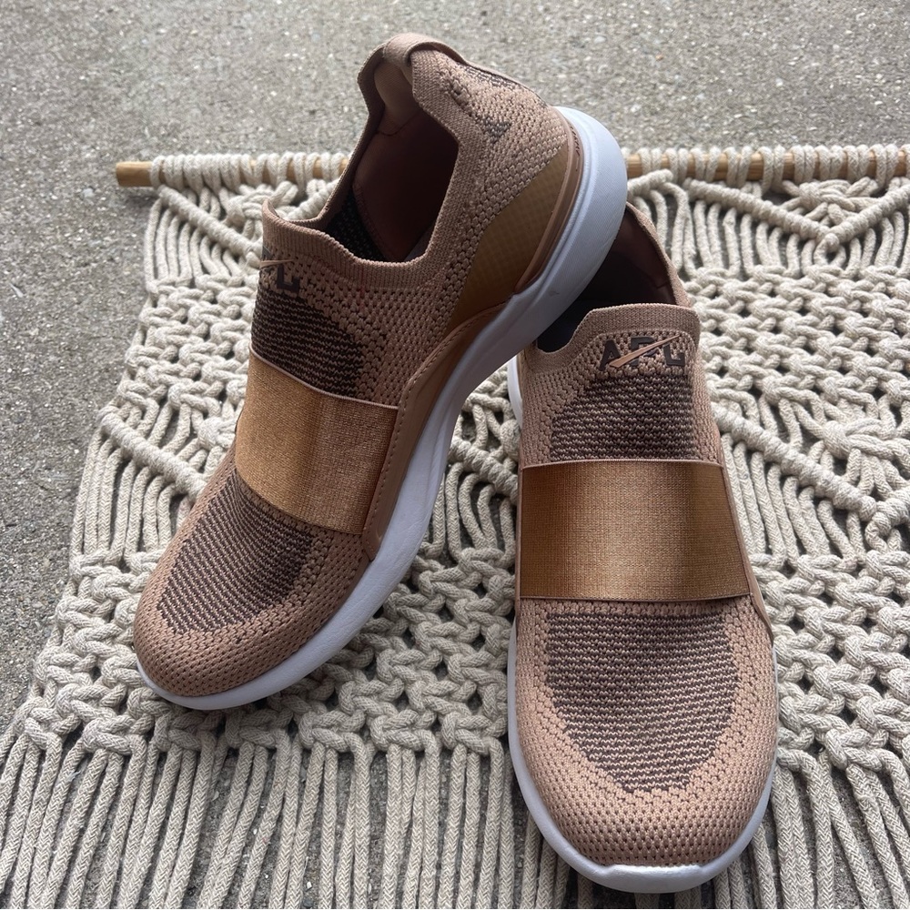 APL Techloom Bliss Sneakers Women’s Size 9.5